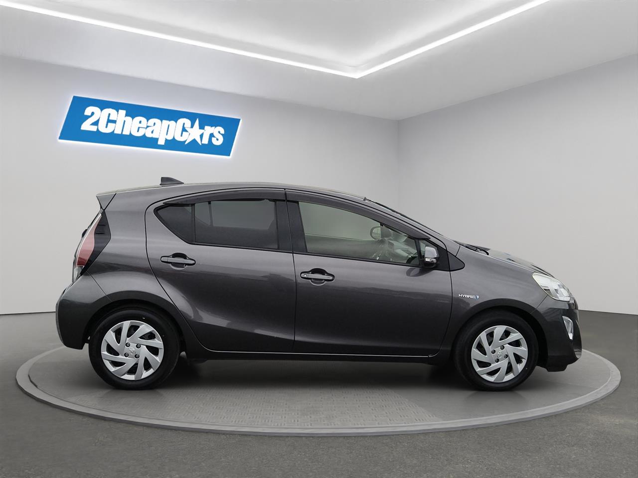 2015 Toyota Aqua Facelift Model S Hatchback PUSH BUTTON START + AUTO LIGHTS + REVERSING CAMERA