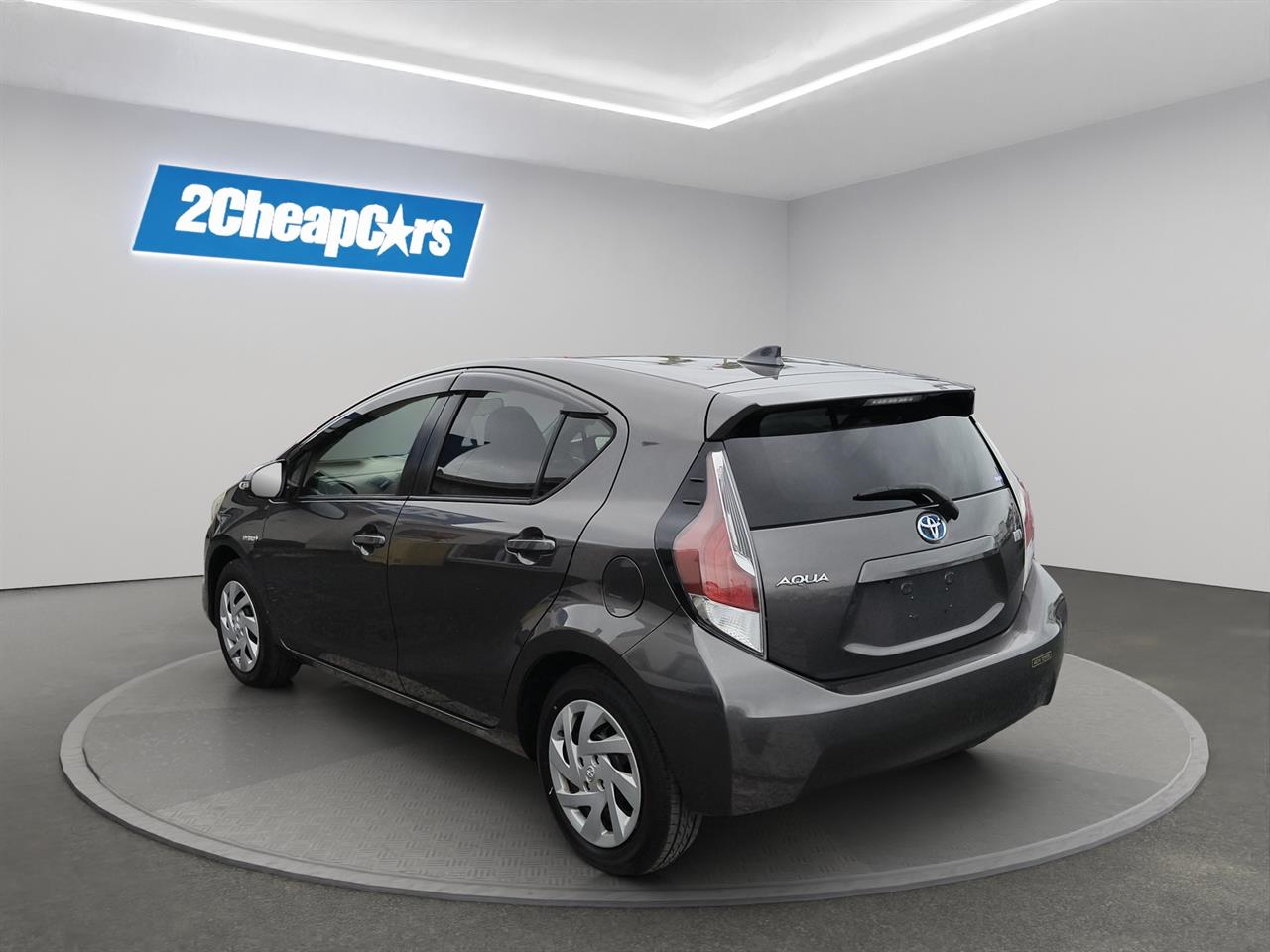 2015 Toyota Aqua Facelift Model S Hatchback PUSH BUTTON START + AUTO LIGHTS + REVERSING CAMERA