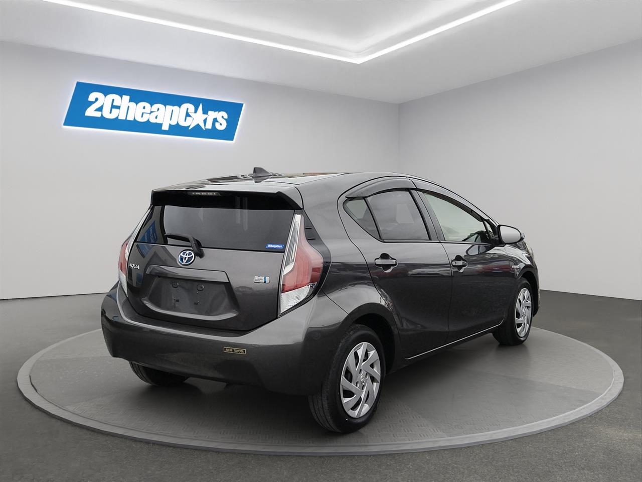 2015 Toyota Aqua Facelift Model S Hatchback PUSH BUTTON START + AUTO LIGHTS + REVERSING CAMERA