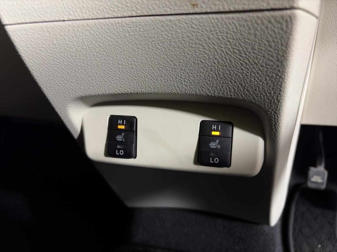 2015 Toyota Sienta HYBRID G People Mover POWER SLIDING DOORS + HEATED SEATS