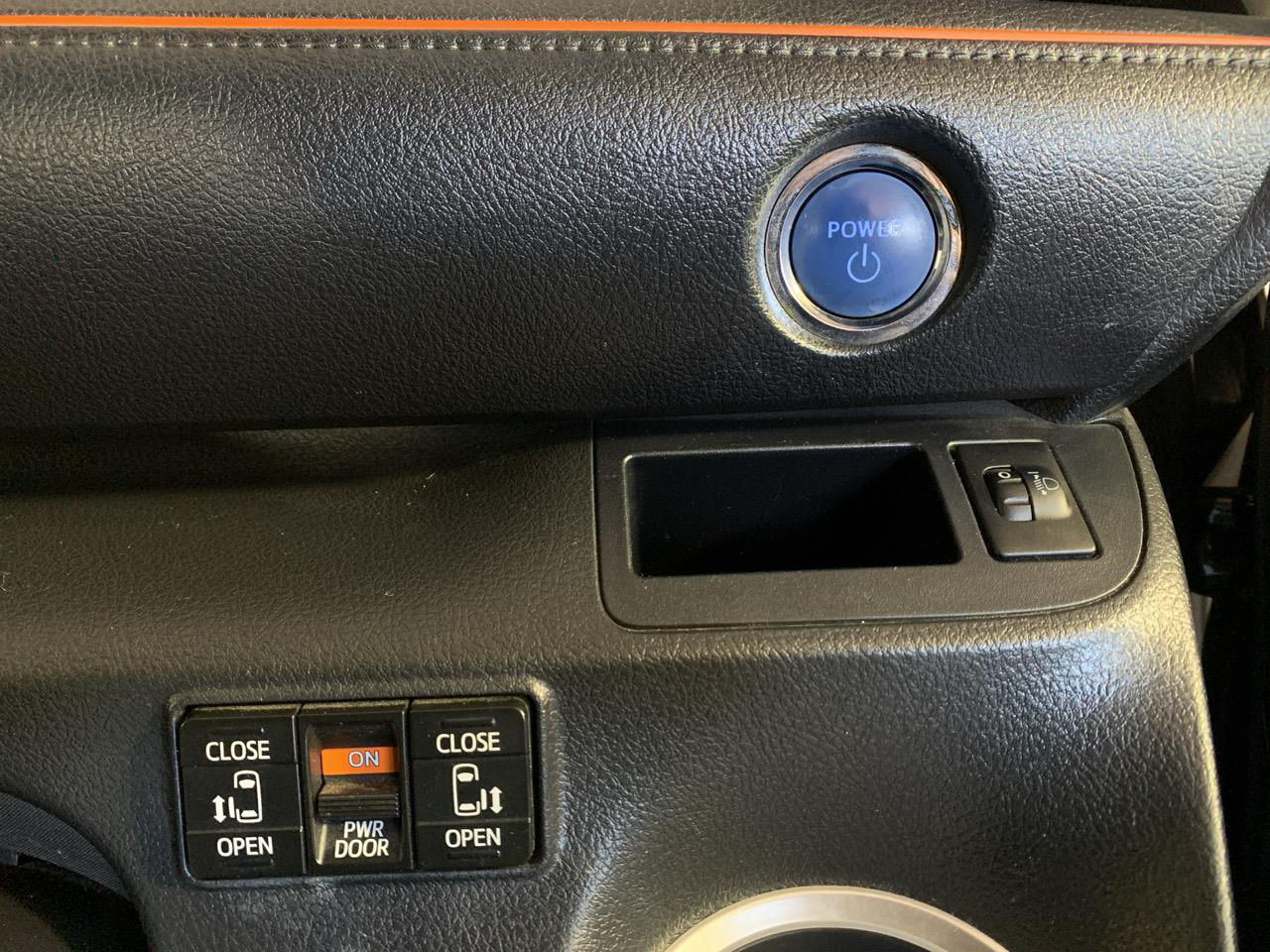 2015 Toyota Sienta HYBRID G People Mover PUSH BUTTON START + POWER SLIDING DOORS