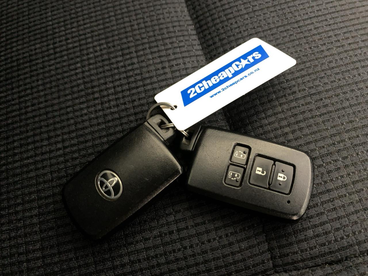 2015 Toyota Sienta HYBRID G People Mover PUSH BUTTON START + POWER SLIDING DOORS