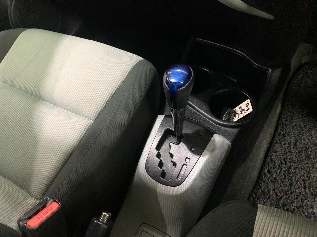 2014 Toyota Aqua Hybrid Hatchback PUSH BUTTON START + AUTO LIGHTS + REVERSING CAMERA