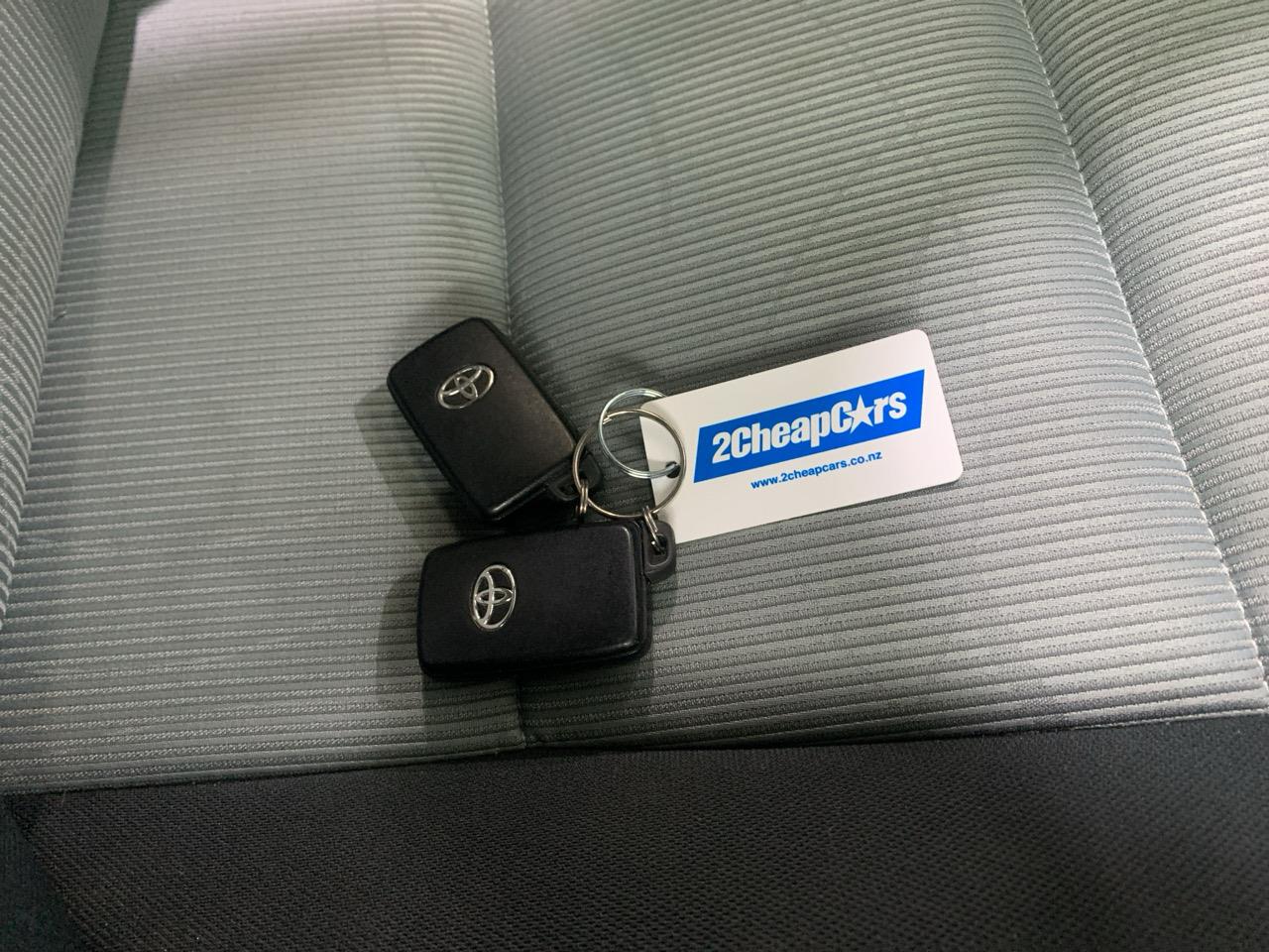 2014 Toyota Aqua Hybrid Hatchback PUSH BUTTON START + AUTO LIGHTS + REVERSING CAMERA