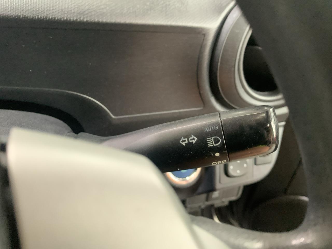 2014 Toyota Aqua Hybrid Hatchback PUSH BUTTON START + AUTO LIGHTS + REVERSING CAMERA