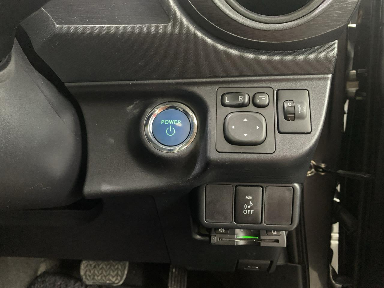 2014 Toyota Aqua Hybrid Hatchback PUSH BUTTON START + AUTO LIGHTS + REVERSING CAMERA