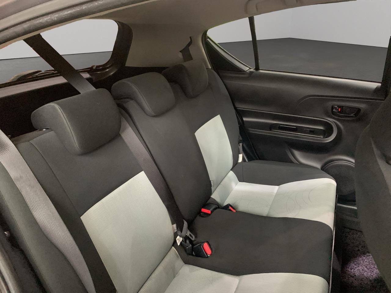 2014 Toyota Aqua Hybrid Hatchback PUSH BUTTON START + AUTO LIGHTS + REVERSING CAMERA