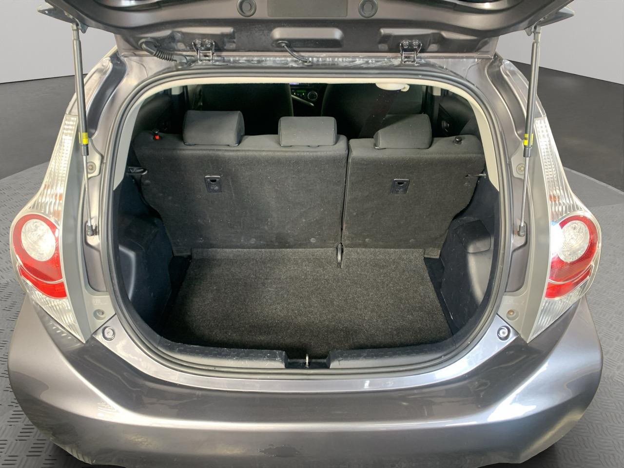 2014 Toyota Aqua Hybrid Hatchback PUSH BUTTON START + AUTO LIGHTS + REVERSING CAMERA