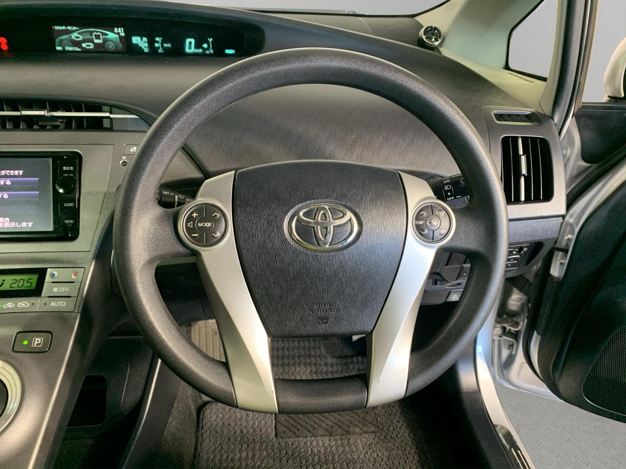 2015 Toyota Prius S Hatchback REVERSING CAMERA + PUSH BUTTON START + AUTO LIGHTS