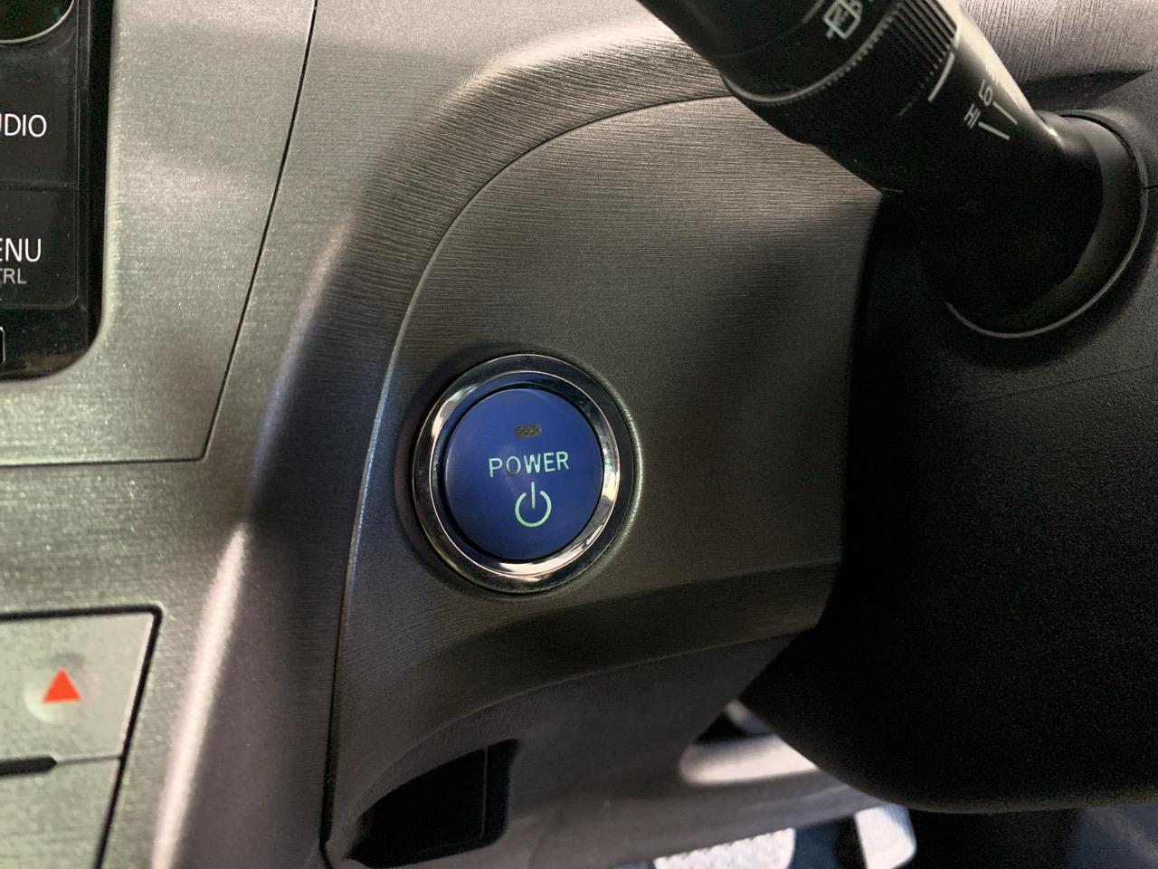 2015 Toyota Prius S Hatchback REVERSING CAMERA + PUSH BUTTON START + AUTO LIGHTS