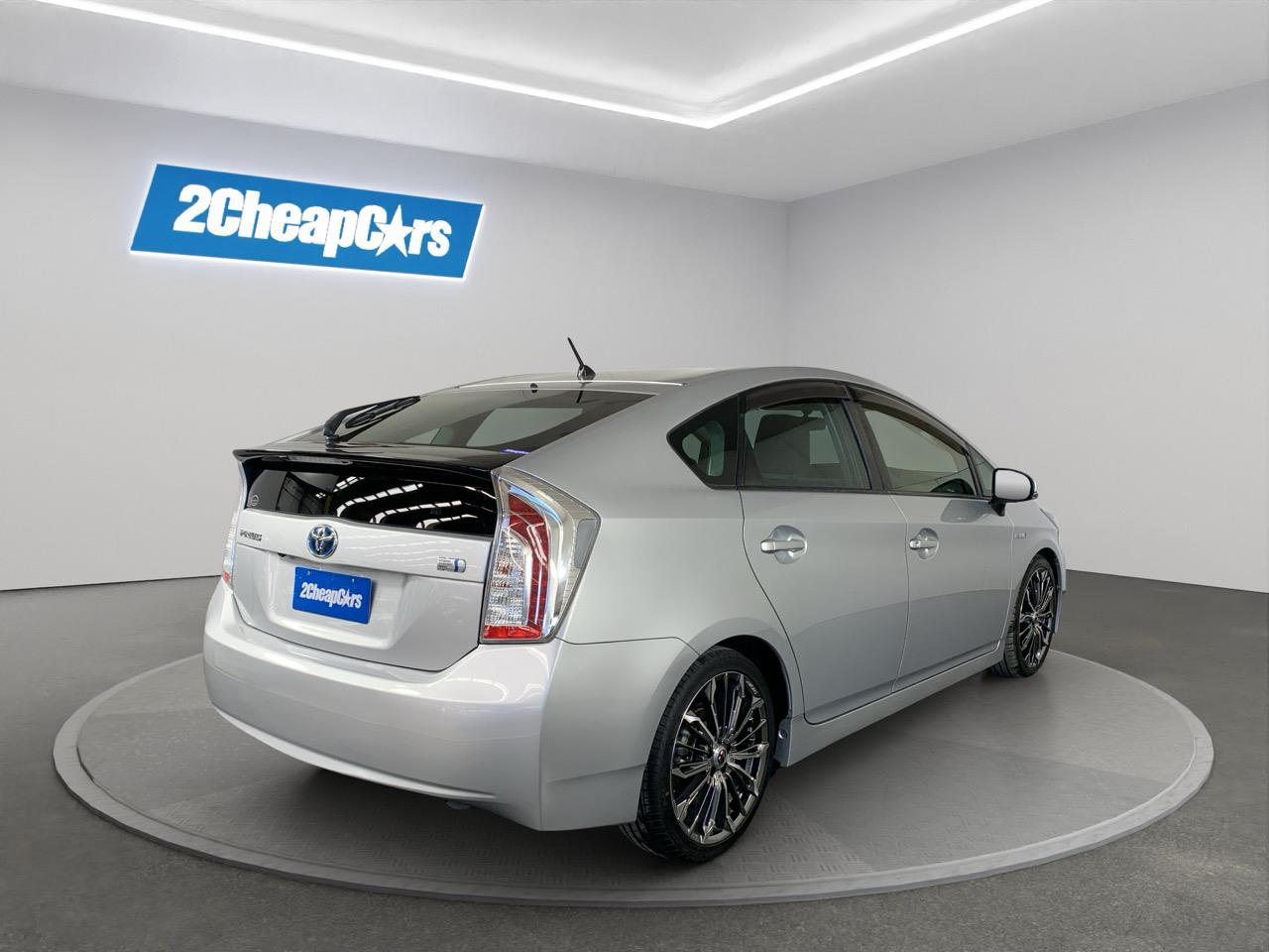 2015 Toyota Prius S Hatchback REVERSING CAMERA + PUSH BUTTON START + AUTO LIGHTS