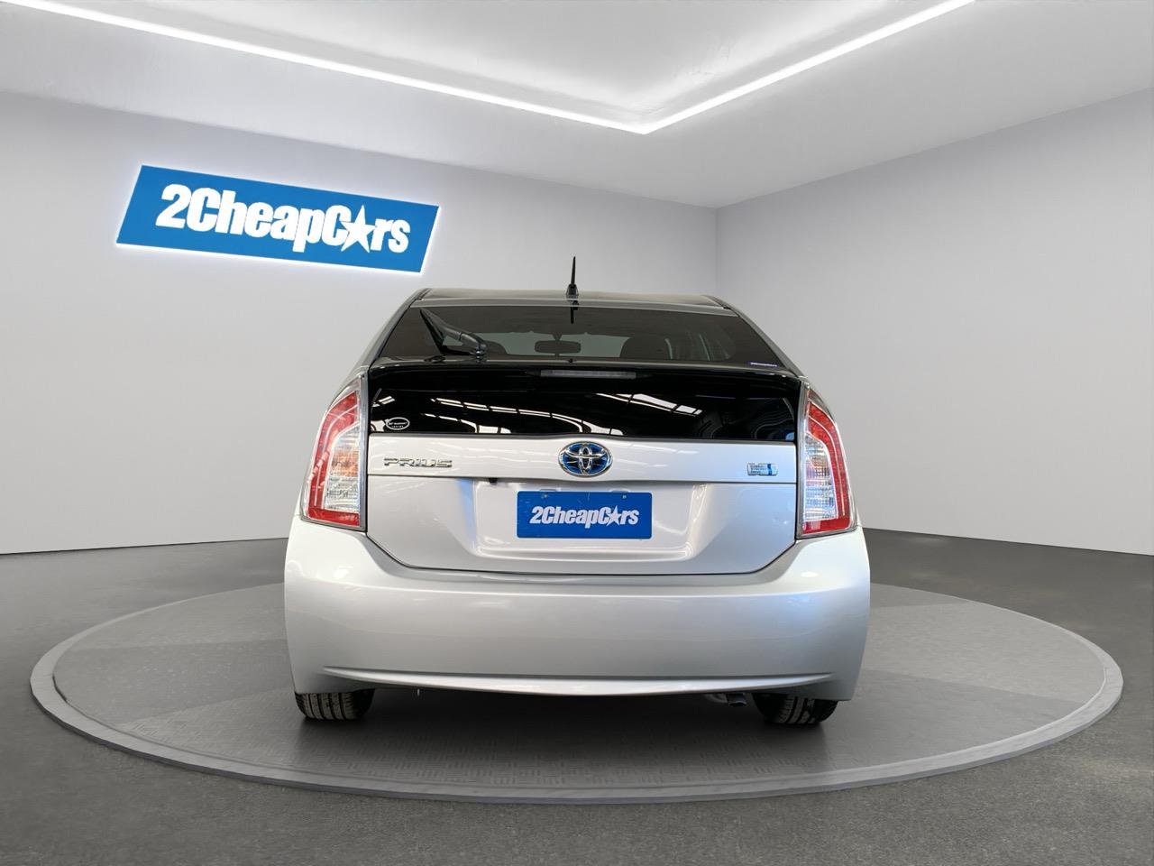 2015 Toyota Prius S Hatchback REVERSING CAMERA + PUSH BUTTON START + AUTO LIGHTS
