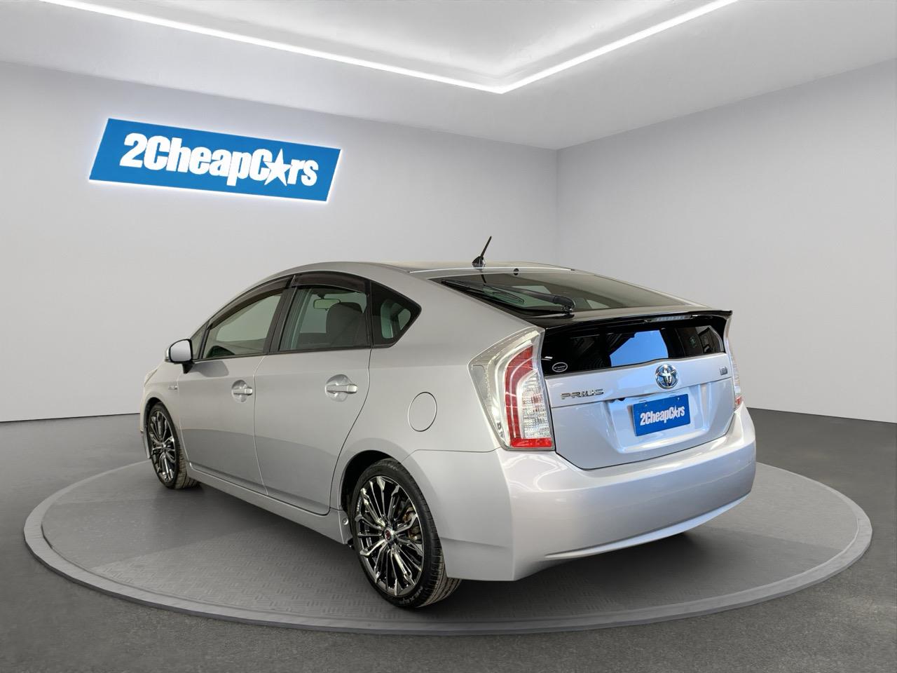 2015 Toyota Prius S Hatchback REVERSING CAMERA + PUSH BUTTON START + AUTO LIGHTS