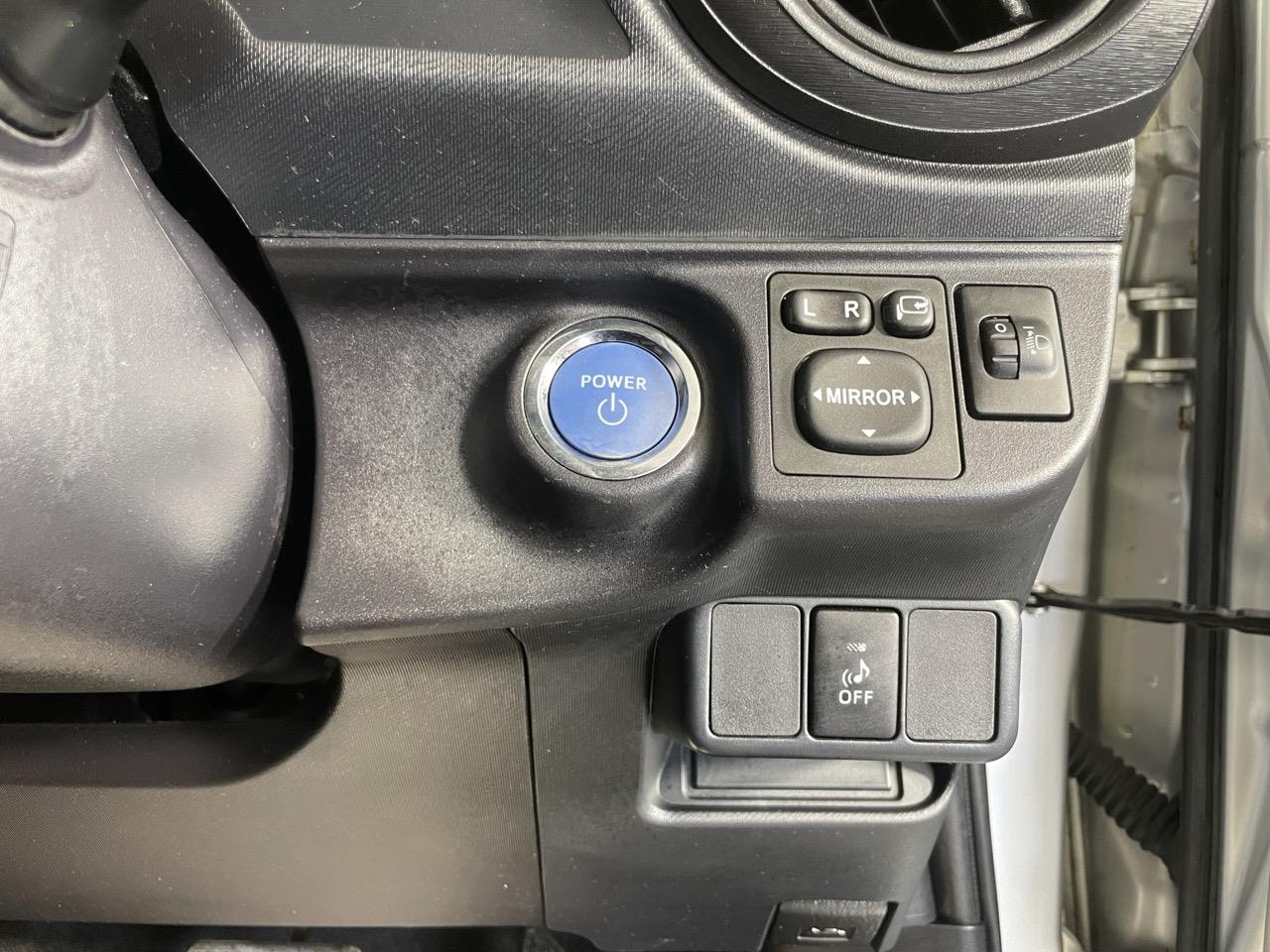 2012 Toyota Aqua G Hatchback LOW KM + REVERSING CAMERA + PUSH BUTTON START