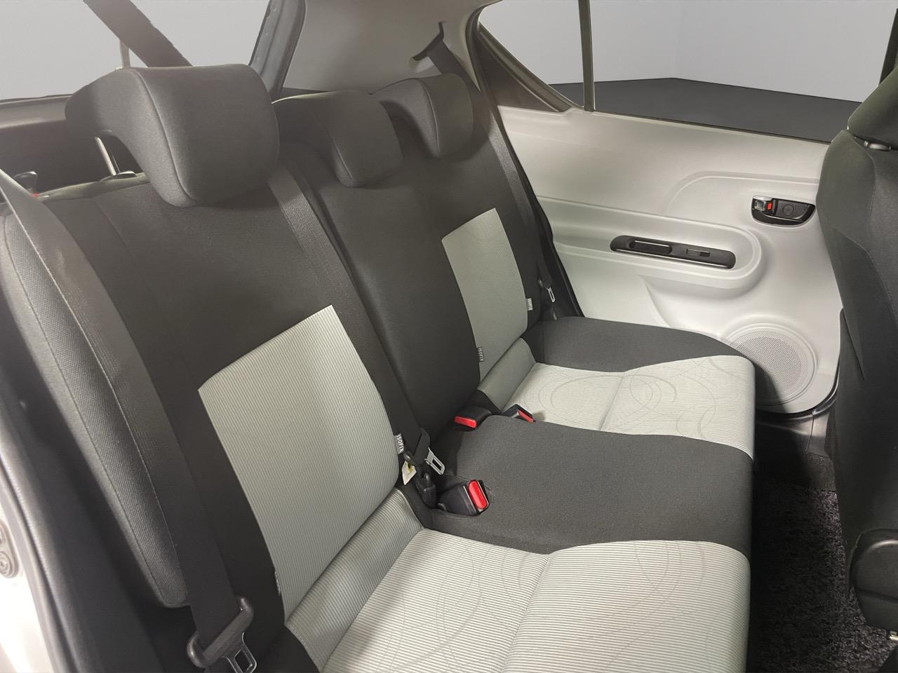 2012 Toyota Aqua G Hatchback LOW KM + REVERSING CAMERA + PUSH BUTTON START