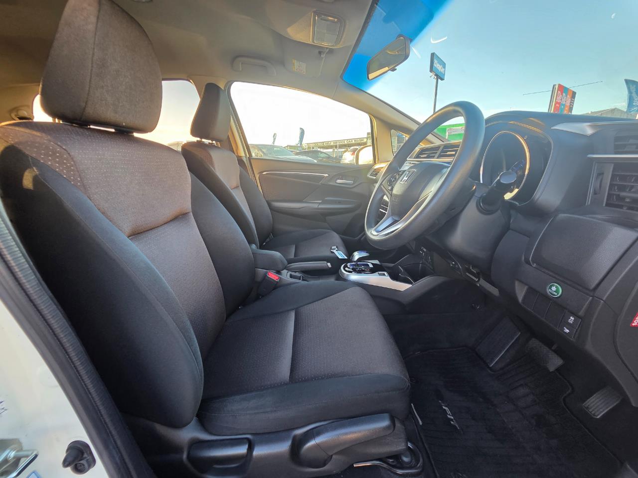 2014 Honda Fit Jazz Hybrid New Shape Hatchback REVERSING CAMERA + AUTO LIGHTS + PUSH BUTTON START