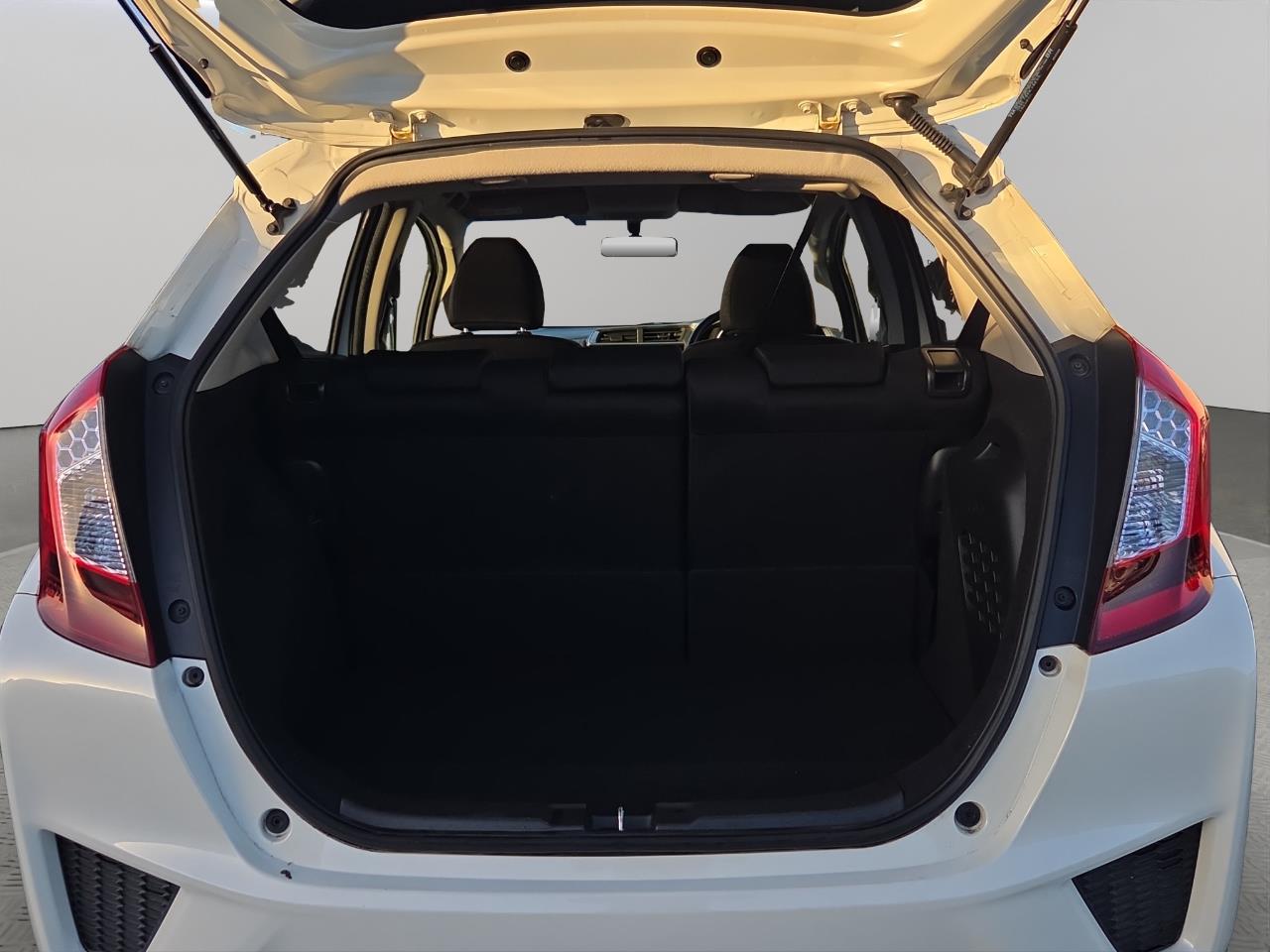 2014 Honda Fit Jazz Hybrid New Shape Hatchback REVERSING CAMERA + AUTO LIGHTS + PUSH BUTTON START