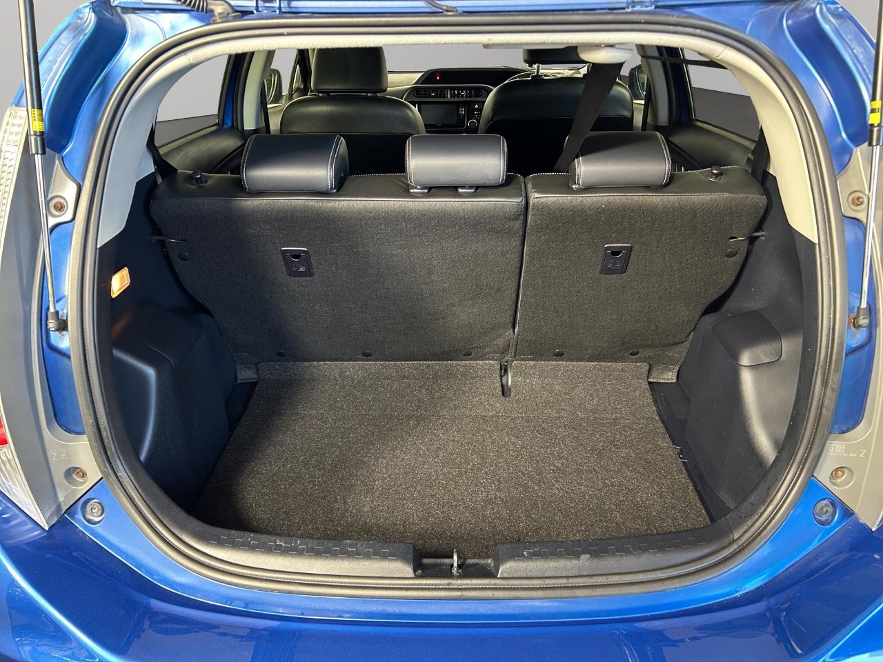 2015 Toyota Aqua Facelift Model G Black Soft Leather Selection Hatchback REVERSING CAMERA + SMART KEY + AUTO LIGHTS