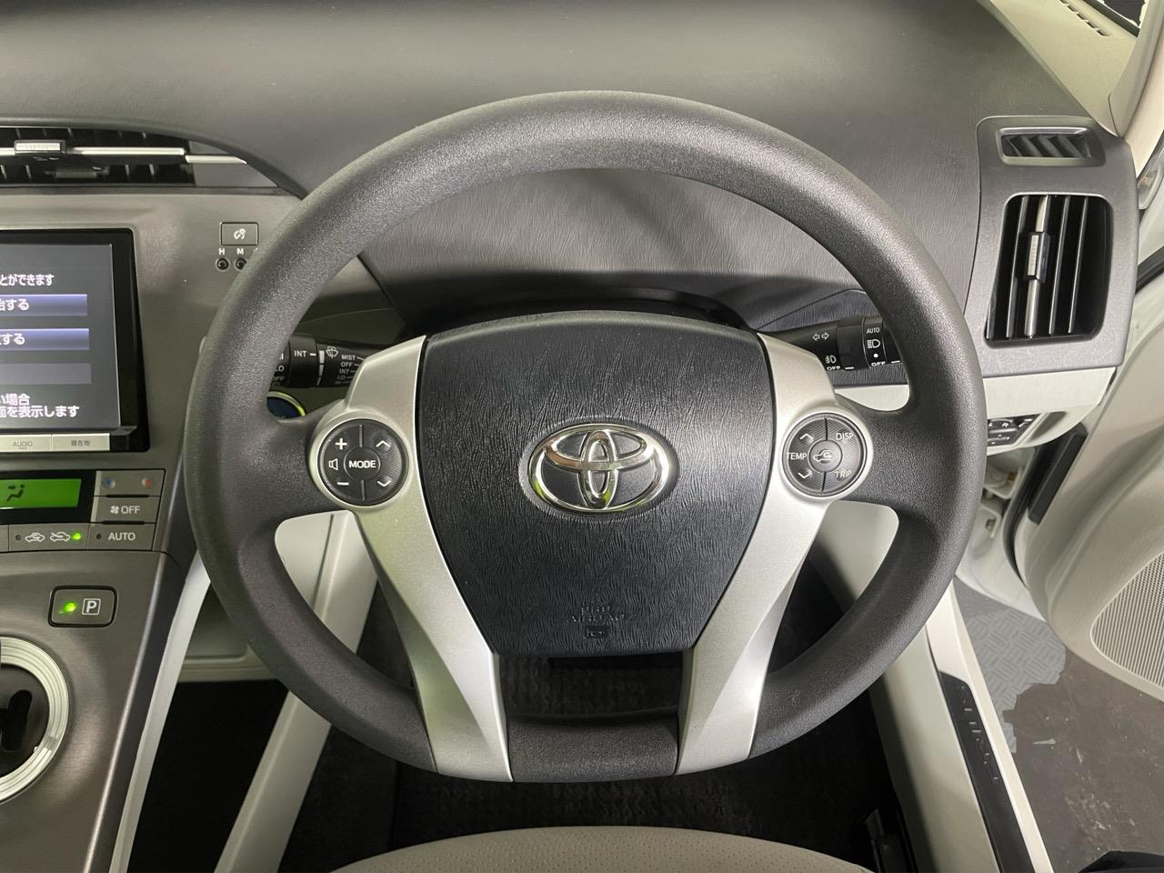 2015 Toyota Prius S Hatchback REVERSING CAMERA + AUTO LIGHTS + PUSH START