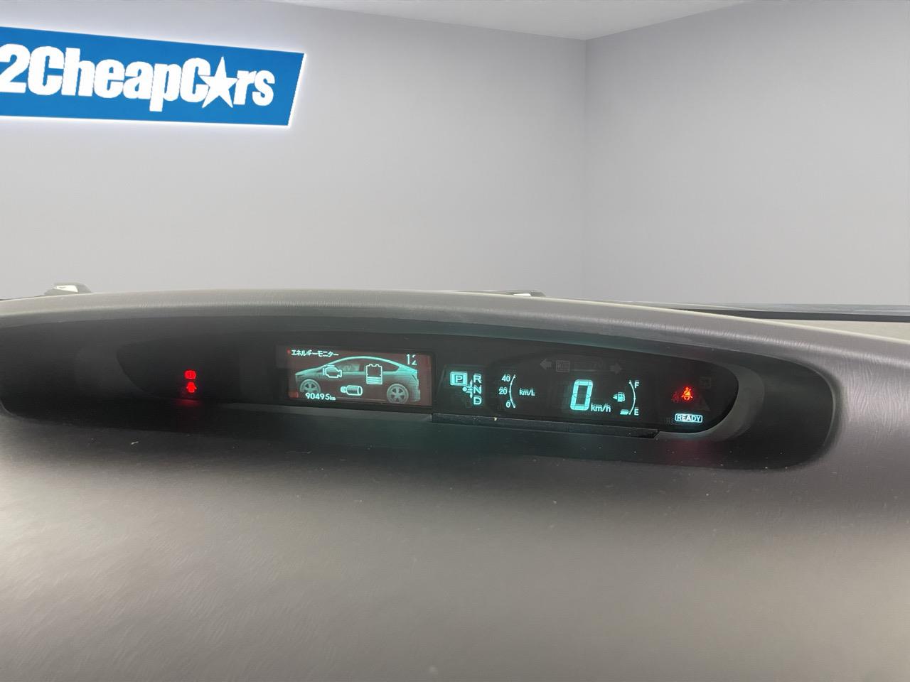 2015 Toyota Prius S Hatchback REVERSING CAMERA + AUTO LIGHTS + PUSH START