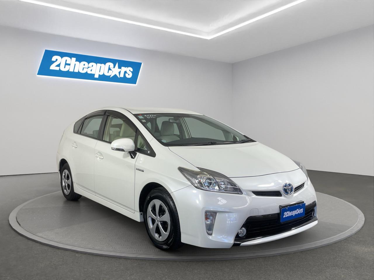 2015 Toyota Prius S Hatchback REVERSING CAMERA + AUTO LIGHTS + PUSH START