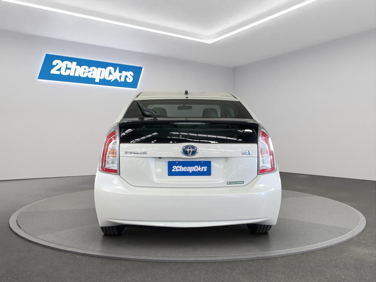 2015 Toyota Prius S Hatchback REVERSING CAMERA + AUTO LIGHTS + PUSH START