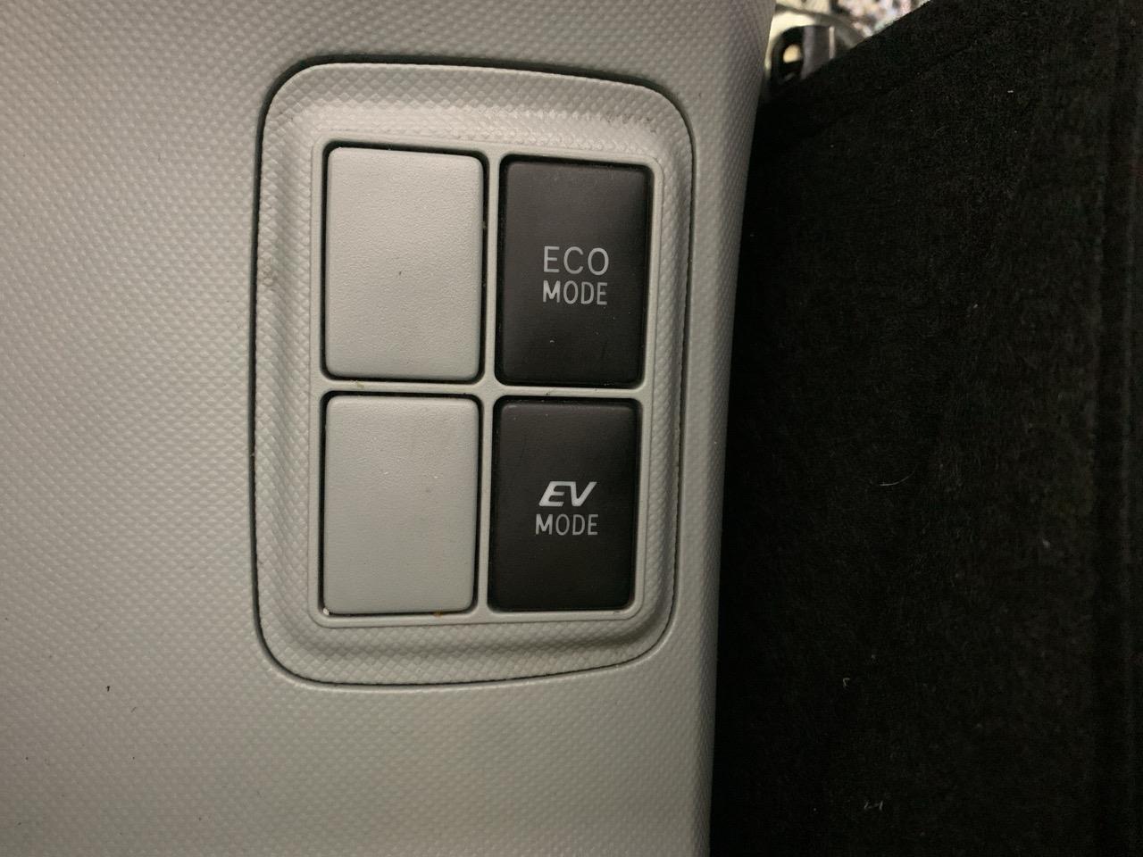 2014 Toyota Aqua S Hatchback REVERSING CAMERA + PUSH BUTTON START + AUTO LIGHTS