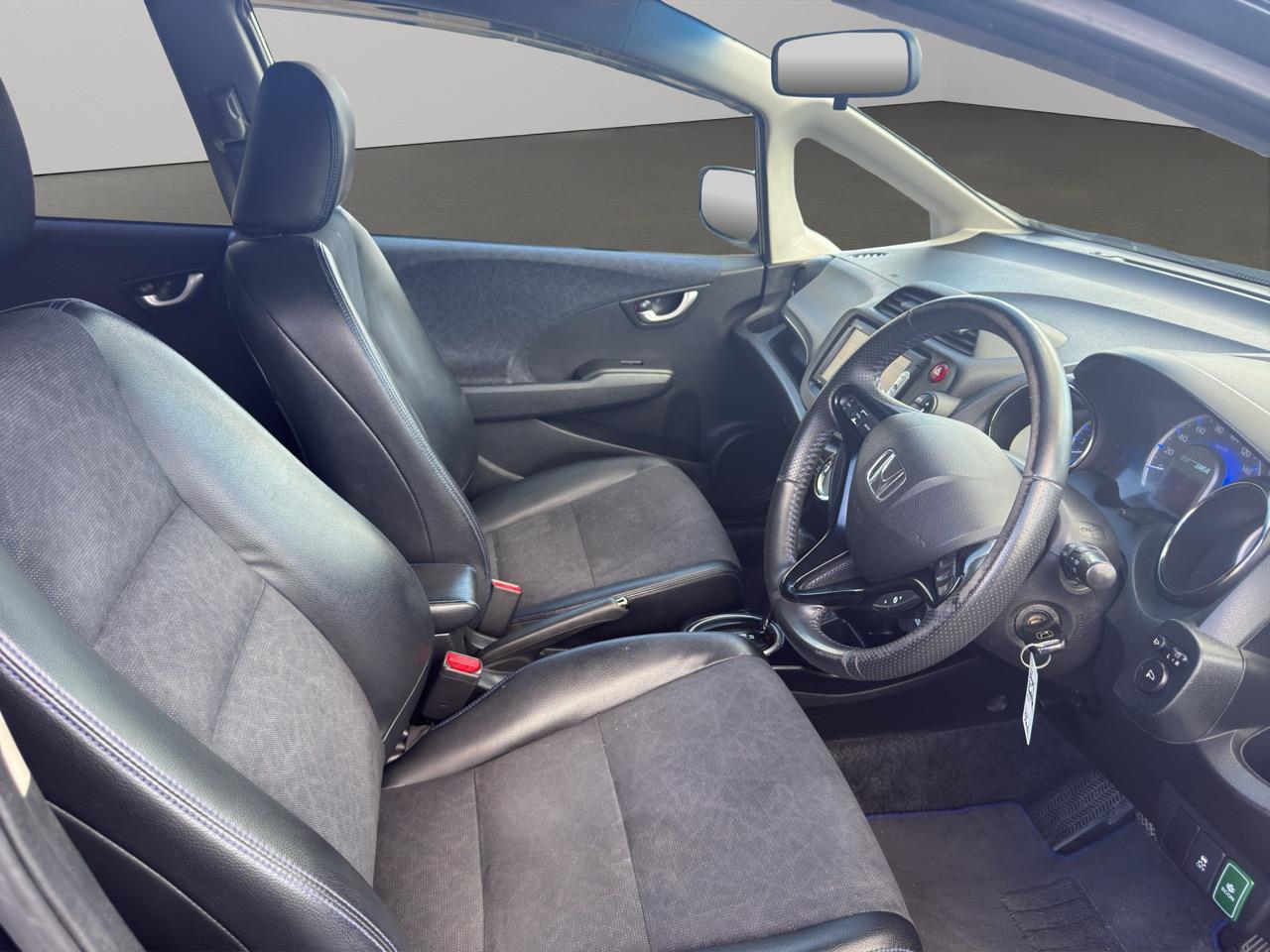 2014 Honda Fit SHUTTLE HYBRID Station Wagon CRUISE CONTROL + AUTO LIGHTS + REVERSING CAMERA