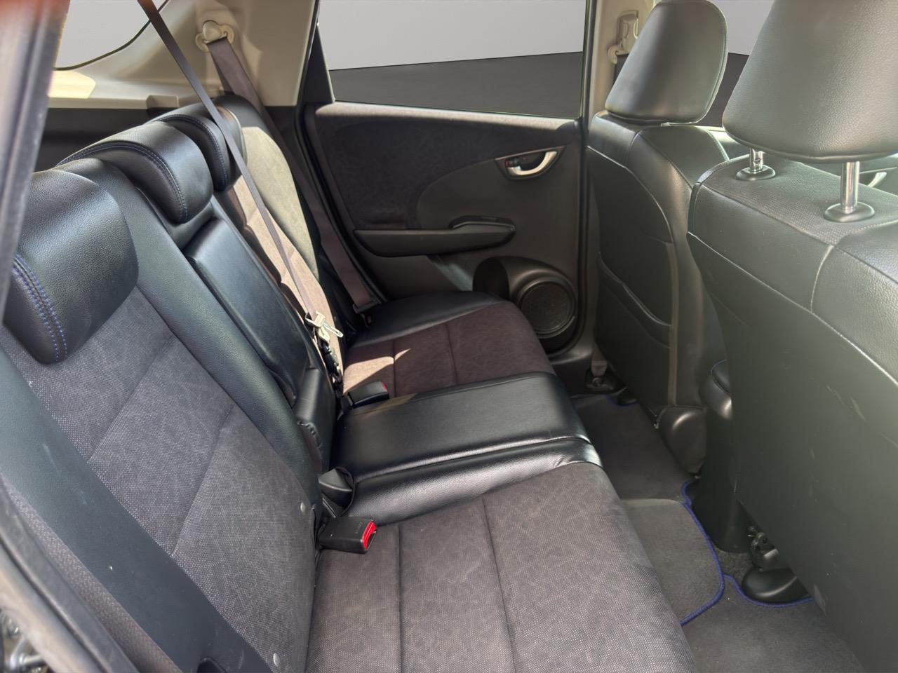 2014 Honda Fit SHUTTLE HYBRID Station Wagon CRUISE CONTROL + AUTO LIGHTS + REVERSING CAMERA