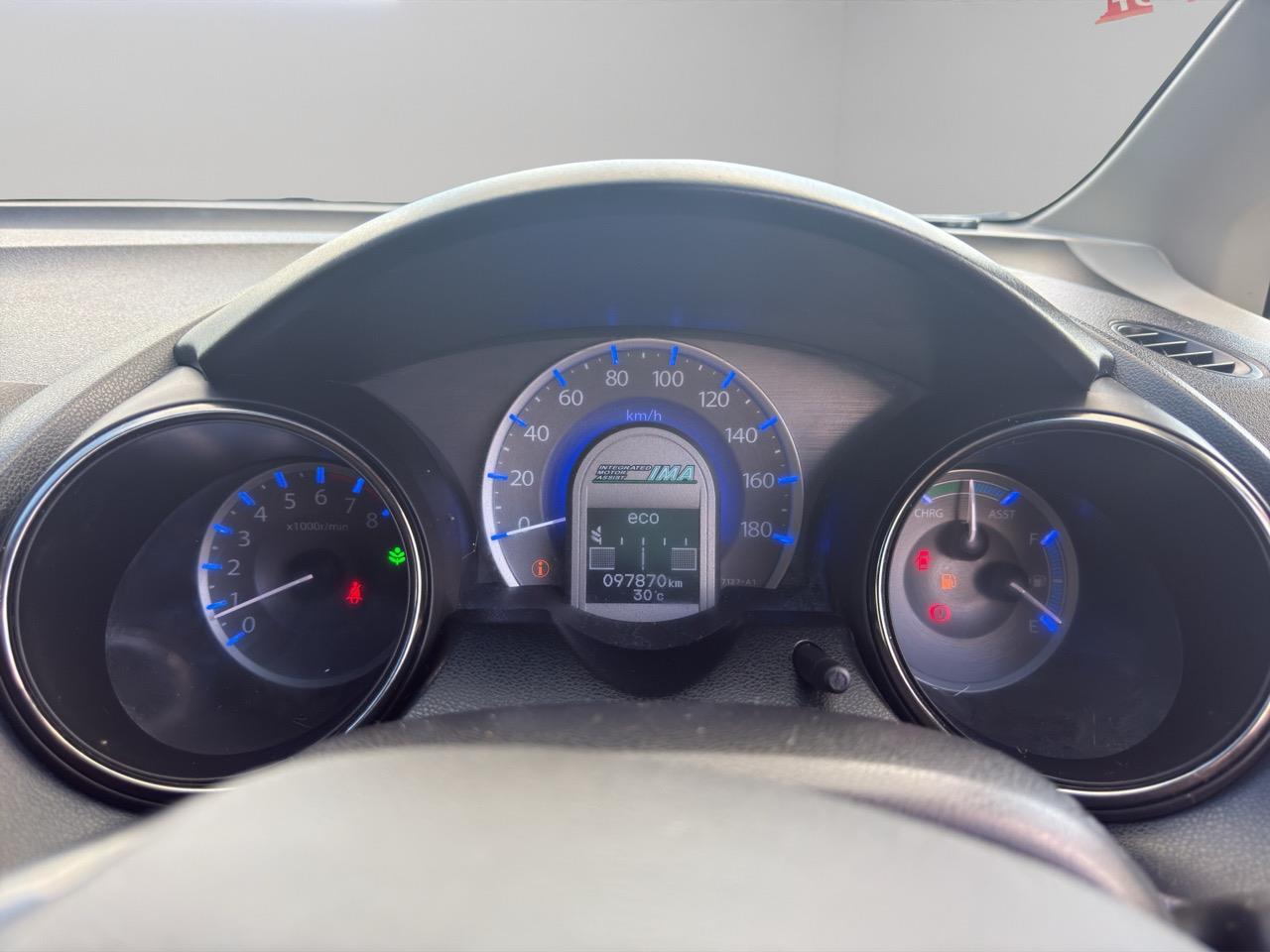 2014 Honda Fit SHUTTLE HYBRID Station Wagon CRUISE CONTROL + AUTO LIGHTS + REVERSING CAMERA