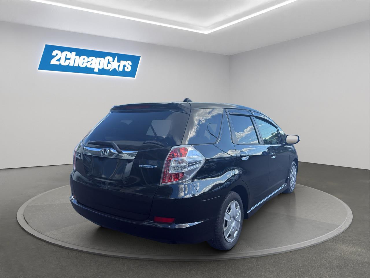2014 Honda Fit SHUTTLE HYBRID Station Wagon CRUISE CONTROL + AUTO LIGHTS + REVERSING CAMERA