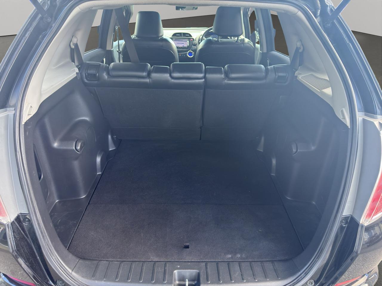 2014 Honda Fit SHUTTLE HYBRID Station Wagon CRUISE CONTROL + AUTO LIGHTS + REVERSING CAMERA