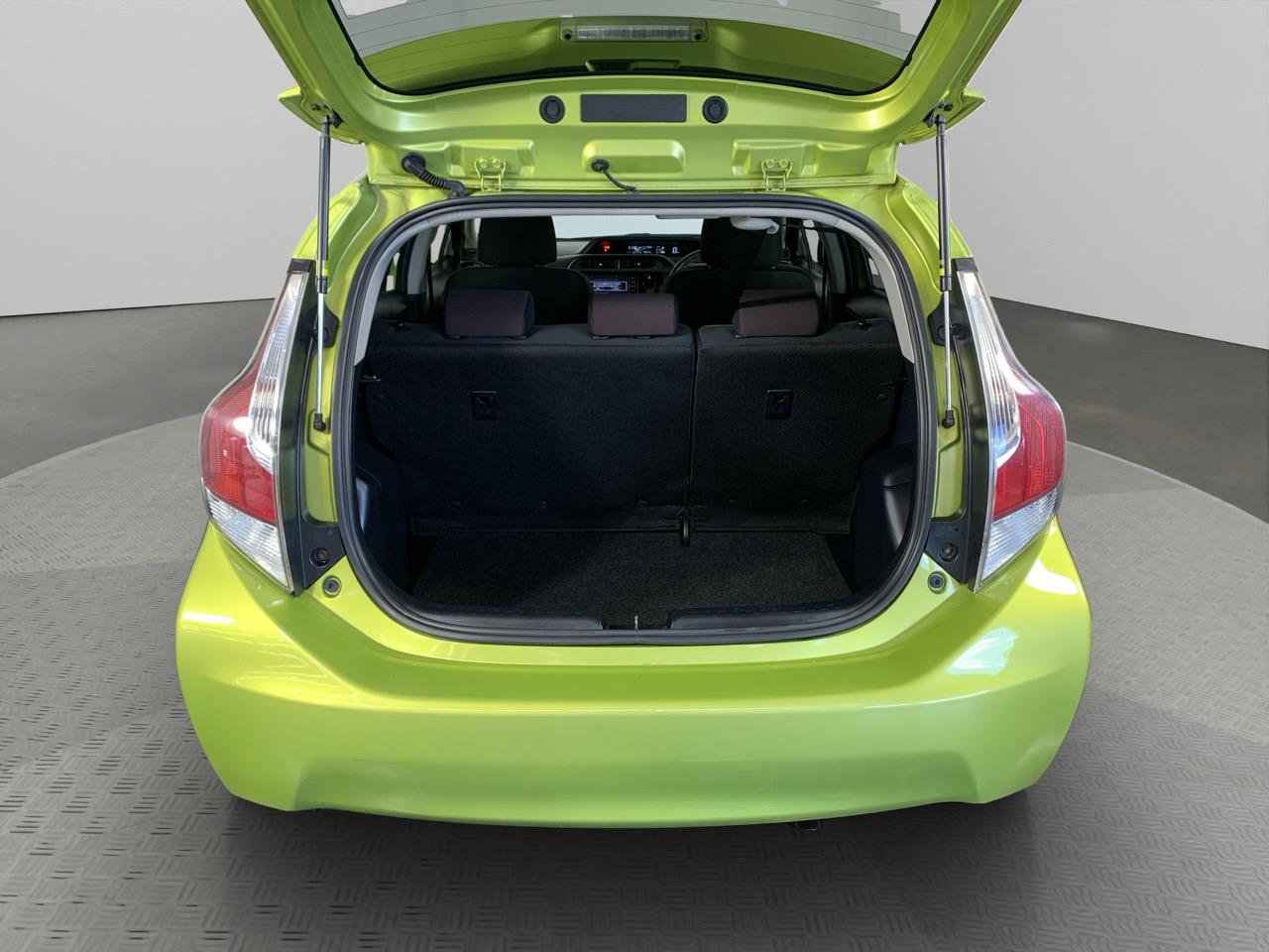 2015 Toyota Aqua Facelift Model S Hatchback LOW KM + REVESING CAMERA + CRUISE CONTROL