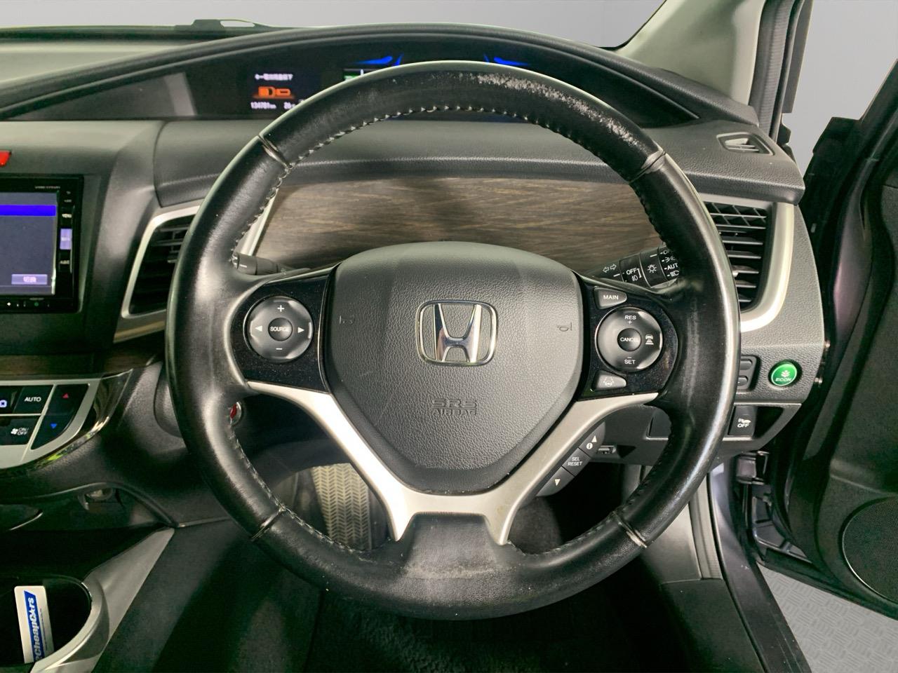 2016 Honda JADE HYBRID People Mover REVESING CAMERA + PUSH SRART + AUTO LIGHTS