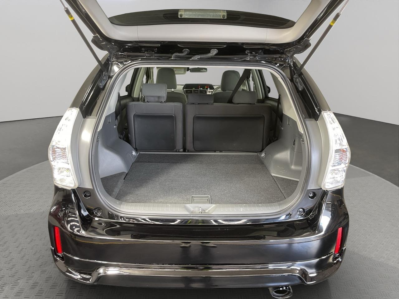 2012 Toyota Prius Alpha S Station Wagon REVERSING CAMERA + PUSH BUTTON START + AUTO LIGHTS