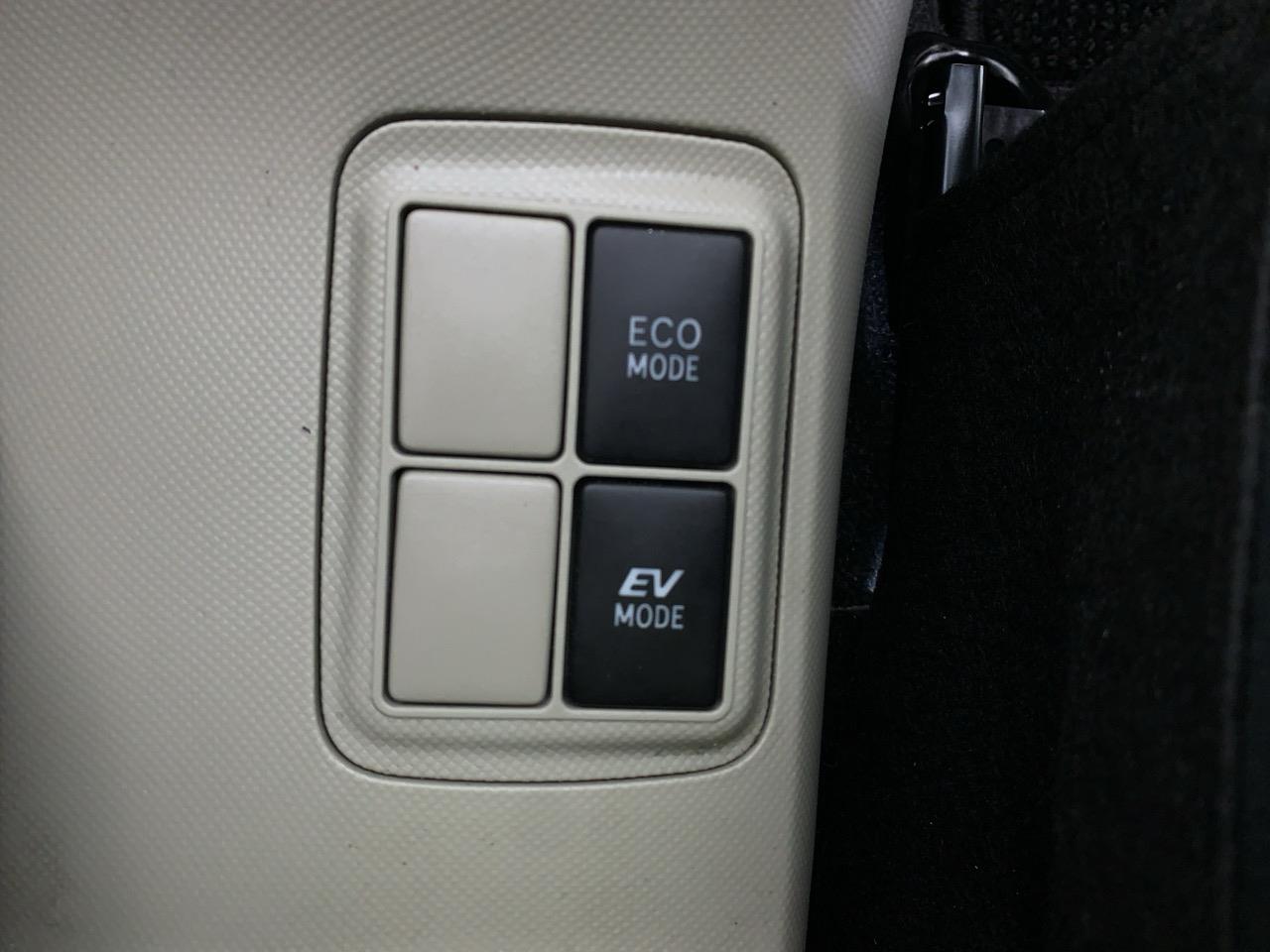 2012 Toyota Aqua G Hatchback LOW KM + PUSH BUTTON START + AUTO LIGHTS