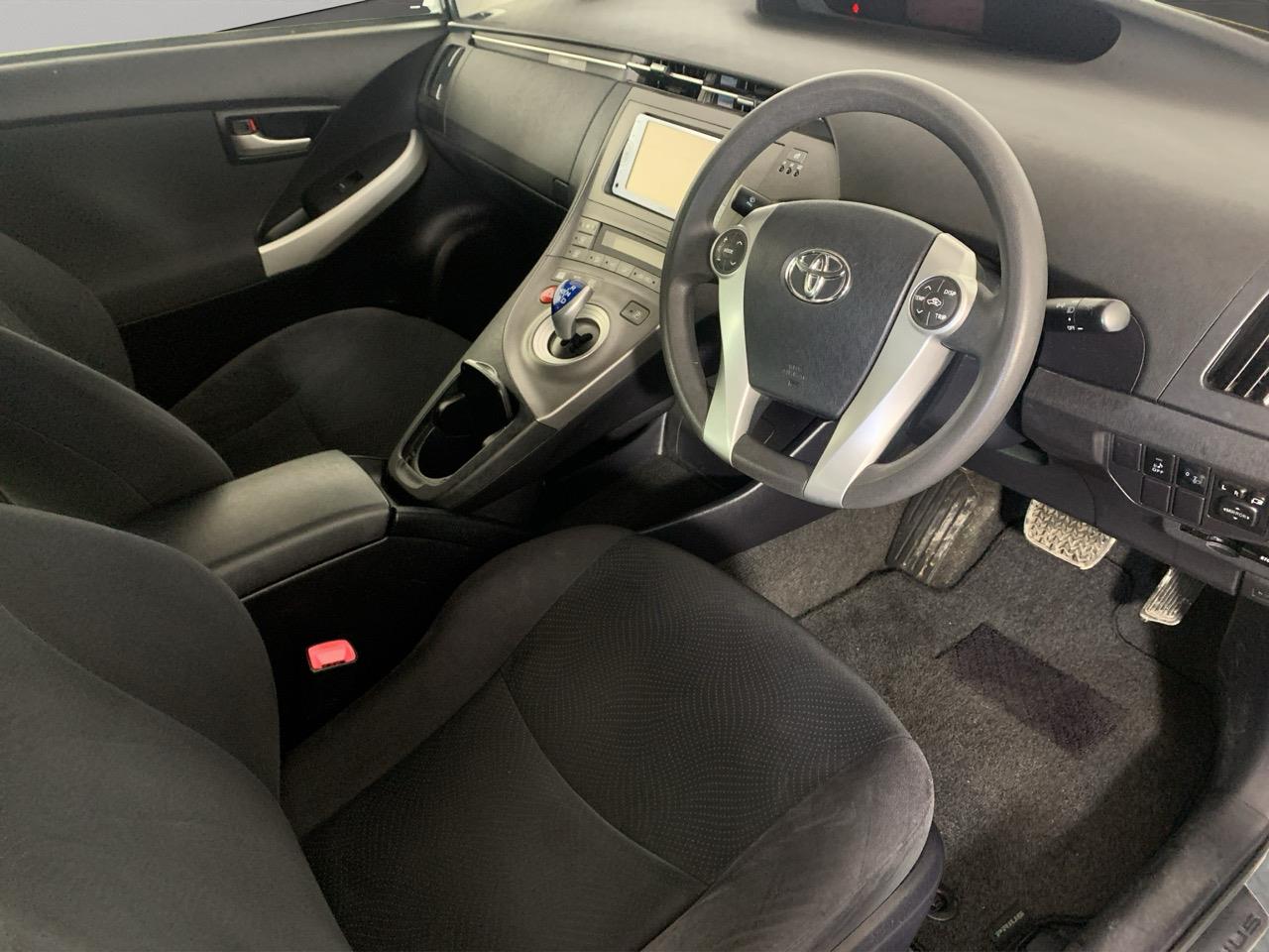 2013 Toyota Prius S Hatchback PUSH BUTTON START + AUTO LIGHTS + REVERSING CAMERA