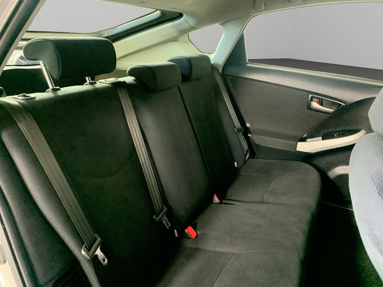 2013 Toyota Prius S Hatchback PUSH BUTTON START + AUTO LIGHTS + REVERSING CAMERA