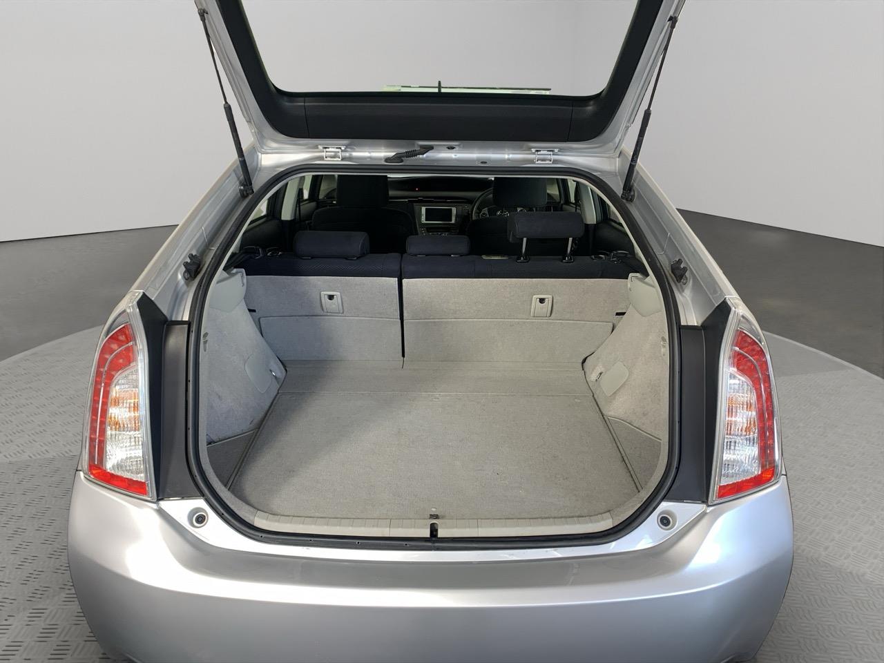 2013 Toyota Prius S Hatchback PUSH BUTTON START + AUTO LIGHTS + REVERSING CAMERA