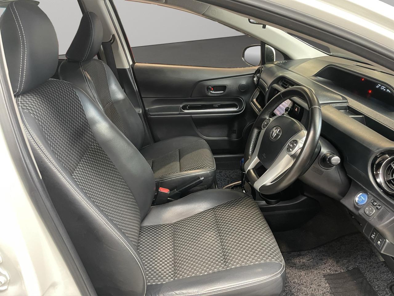 2015 Toyota Aqua X-URBAN Hatchback REVERSING CAMERA + SMART KEY + HEATED SEATS