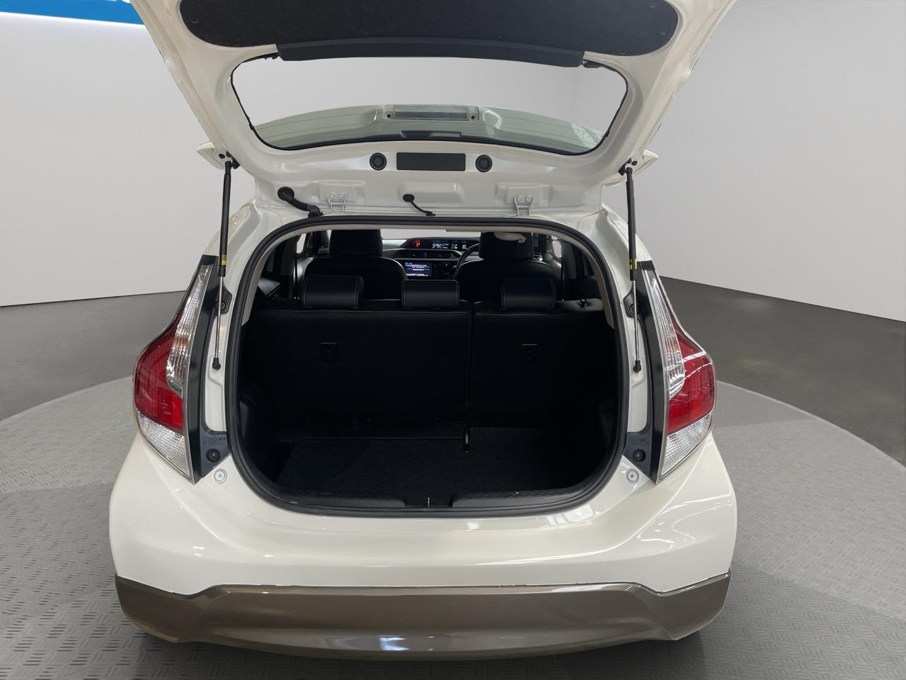 2015 Toyota Aqua X-URBAN Hatchback REVERSING CAMERA + SMART KEY + HEATED SEATS