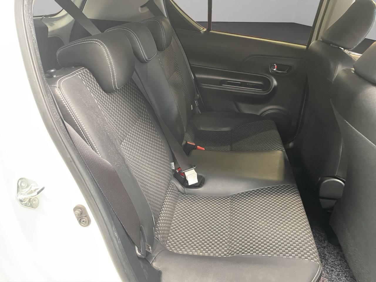 2015 Toyota Aqua X-URBAN Hatchback REVERSING CAMERA + SMART KEY + HEATED SEATS