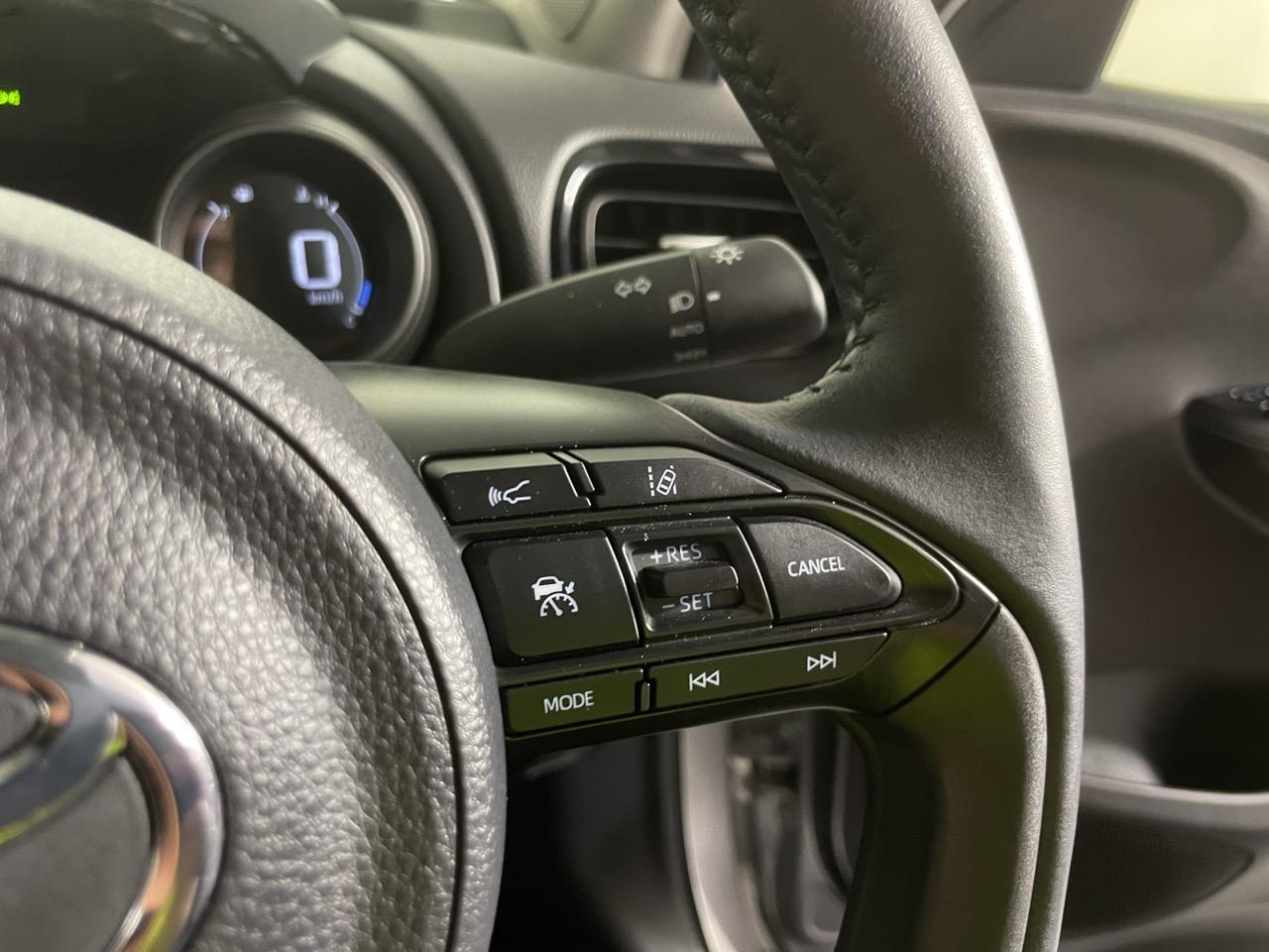 2020 Toyota Yaris Cross Hybrid G RV/SUV LOW KMS + CRUISE CONTROL + HEATED SEATS