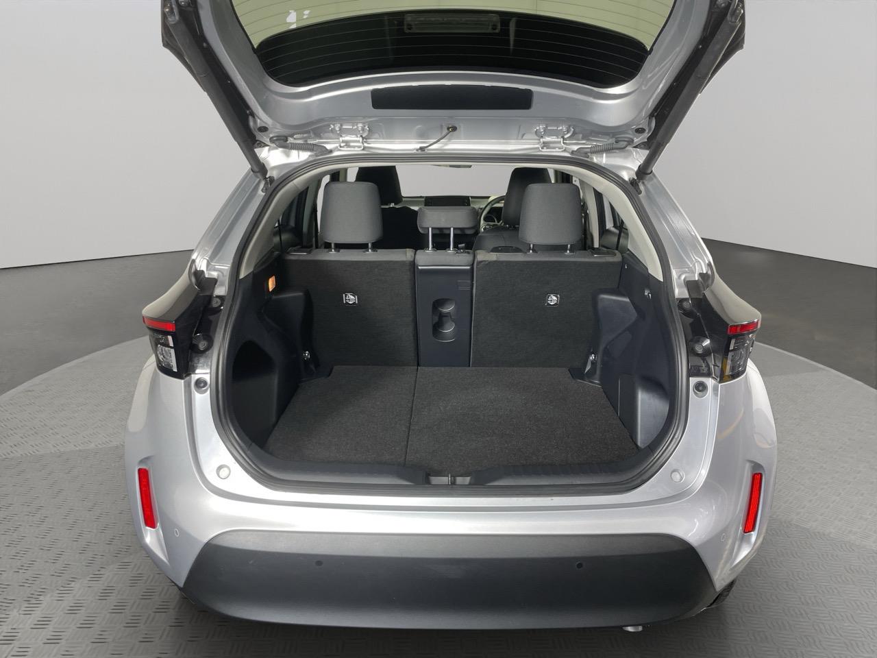 2020 Toyota Yaris Cross Hybrid G RV/SUV LOW KMS + CRUISE CONTROL + HEATED SEATS