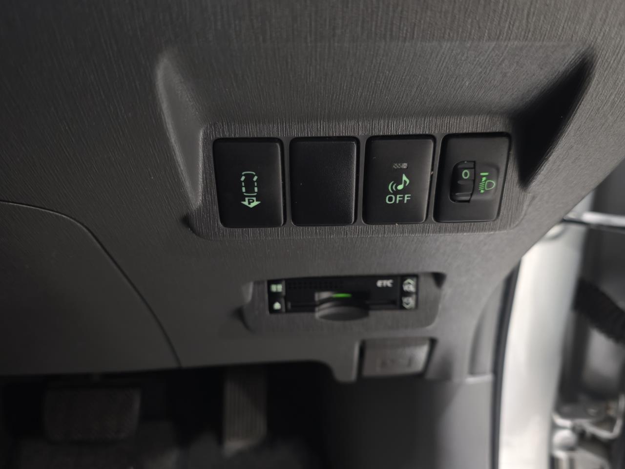 2012 Toyota Prius Alpha S Station Wagon PUSH BUTTON START + REVERSING CAMERA + AUTO LIGHTS