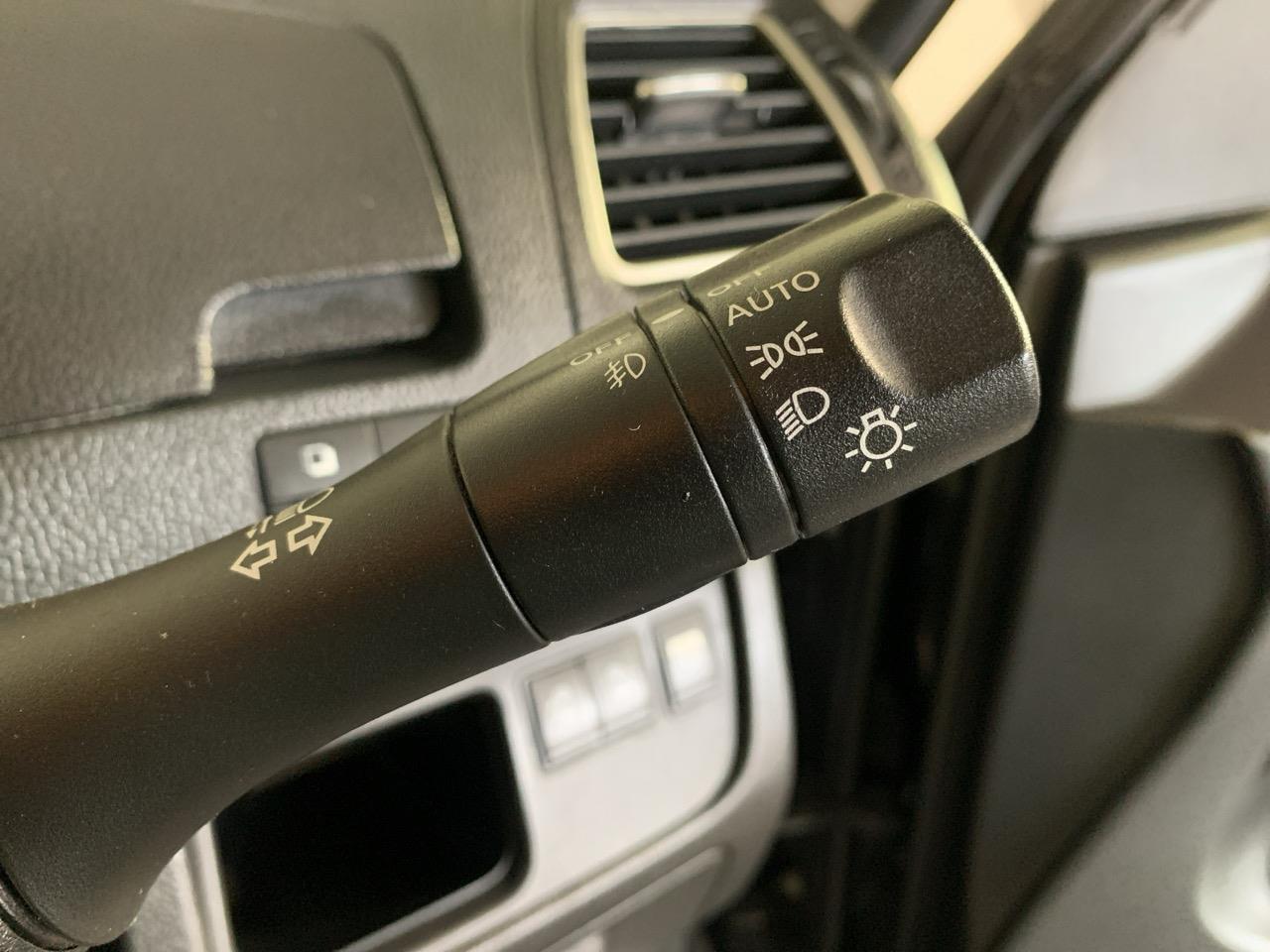 2012 Nissan Serena Hybrid Highway Star People Mover CRUISE CONTROL + POWER SLIDING DOOR  + AUTO LIGHTS