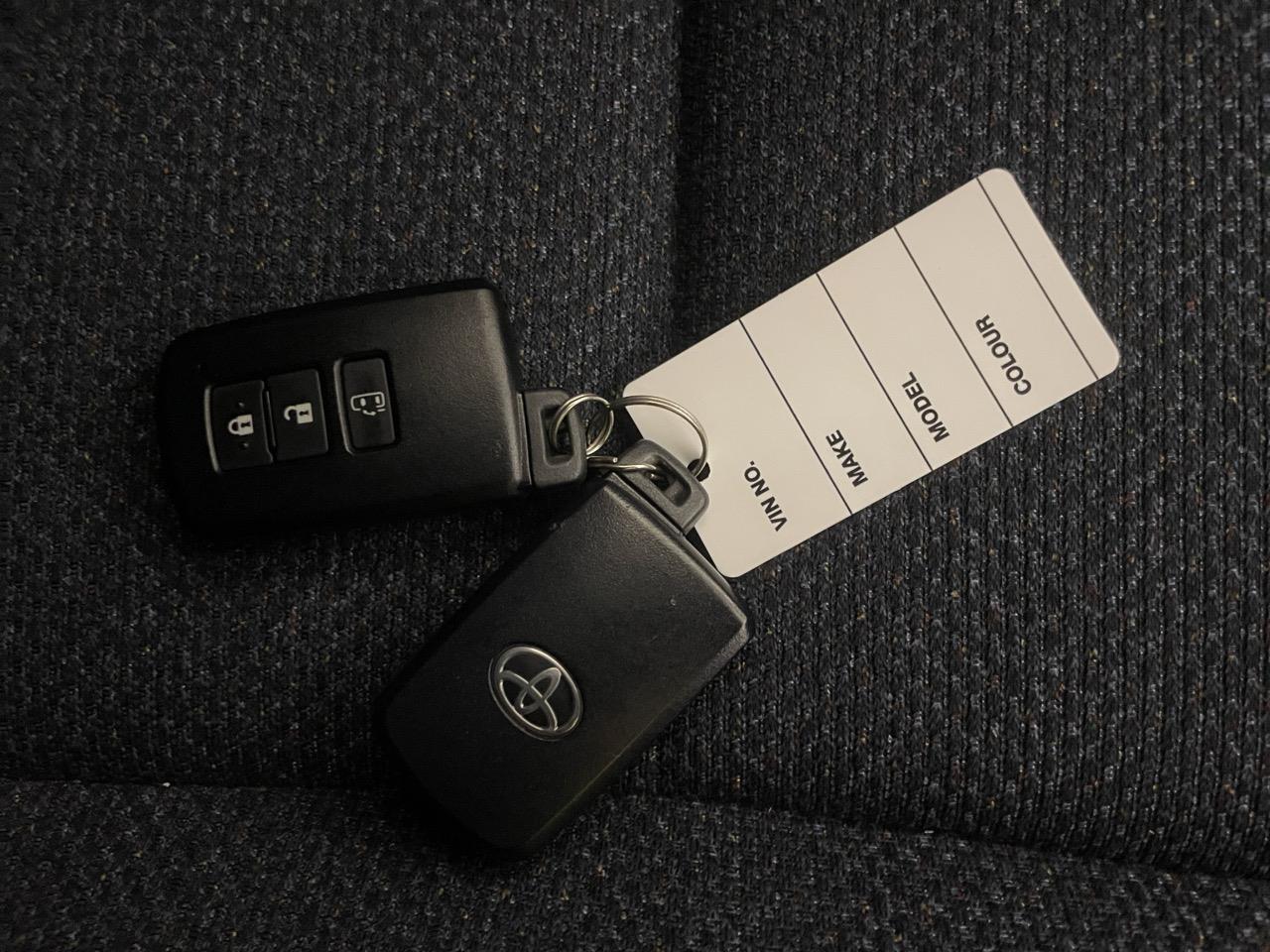 2015 Toyota Sienta HYBRID X People Mover ELECTRIC SLIDING DOOR + REVERSING CAMERA