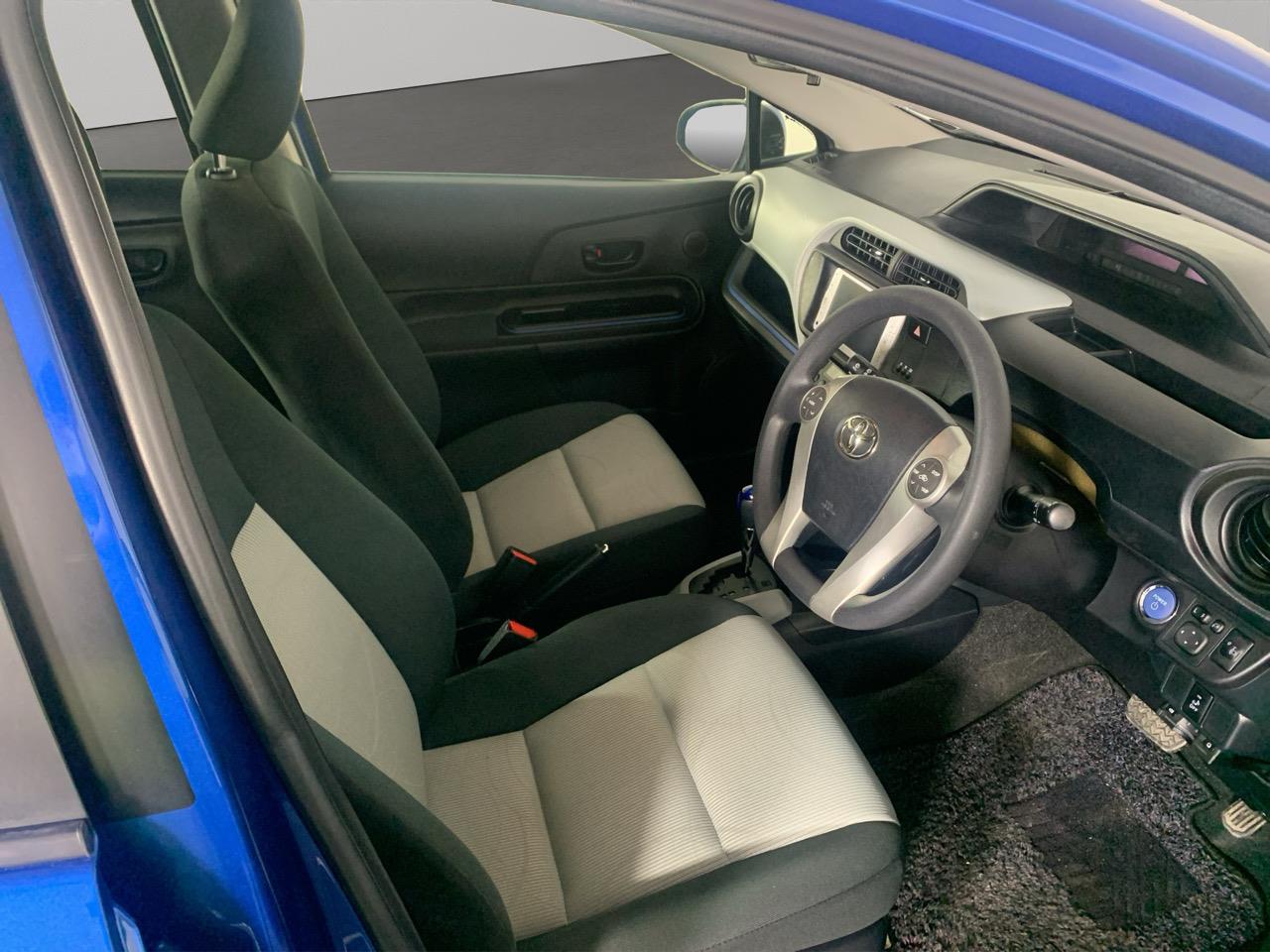 2014 Toyota Aqua S AERO Hatchback LOW KMS + REVERSING CAMERA + PUSH BUTTON START