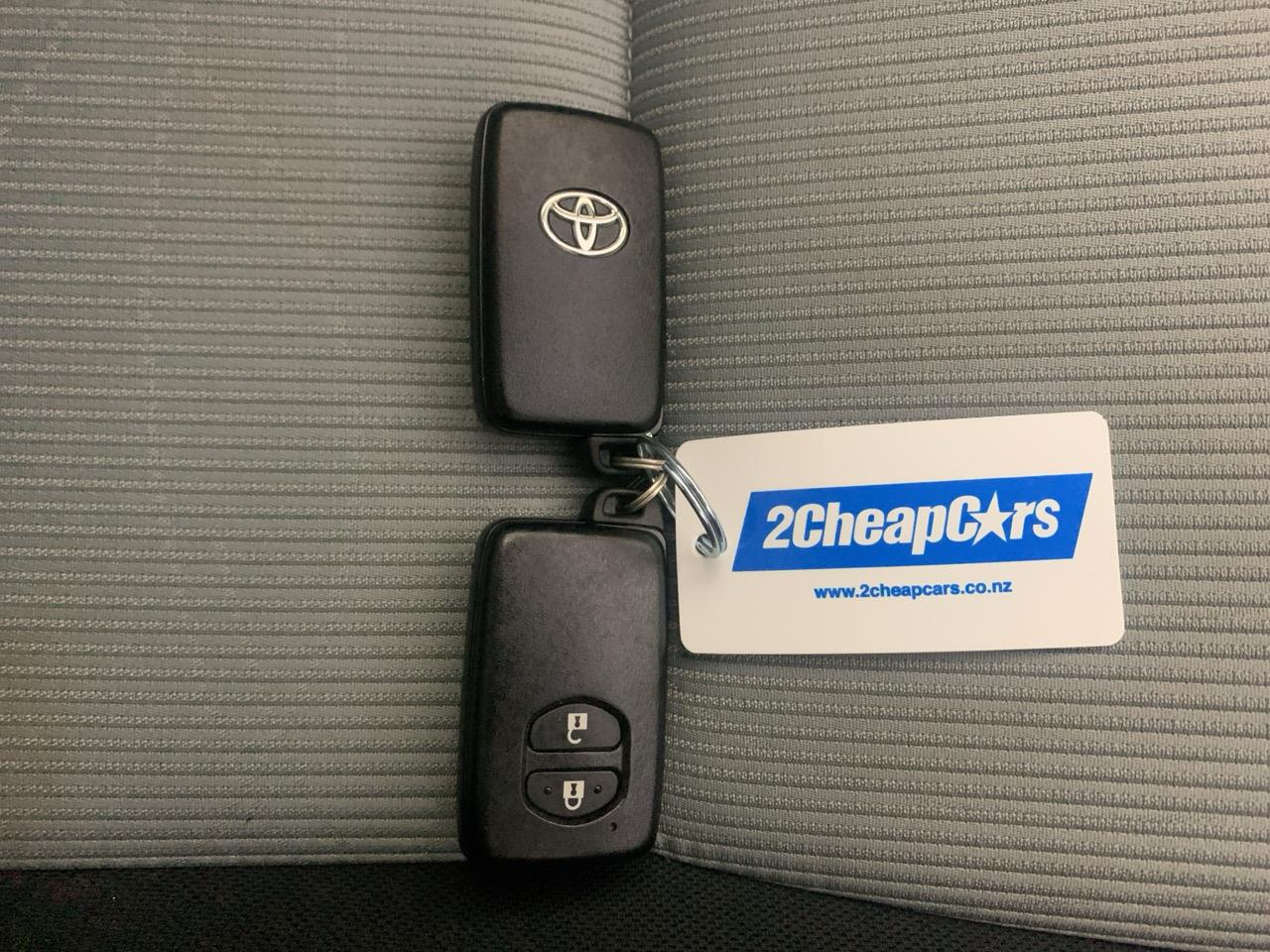 2014 Toyota Aqua S AERO Hatchback LOW KMS + REVERSING CAMERA + PUSH BUTTON START