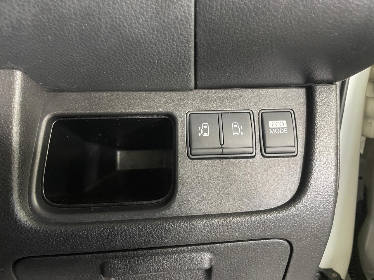 2013 Nissan Serena Hybrid People Mover REVERSING CAMERA + POWER SLIDING DOORS